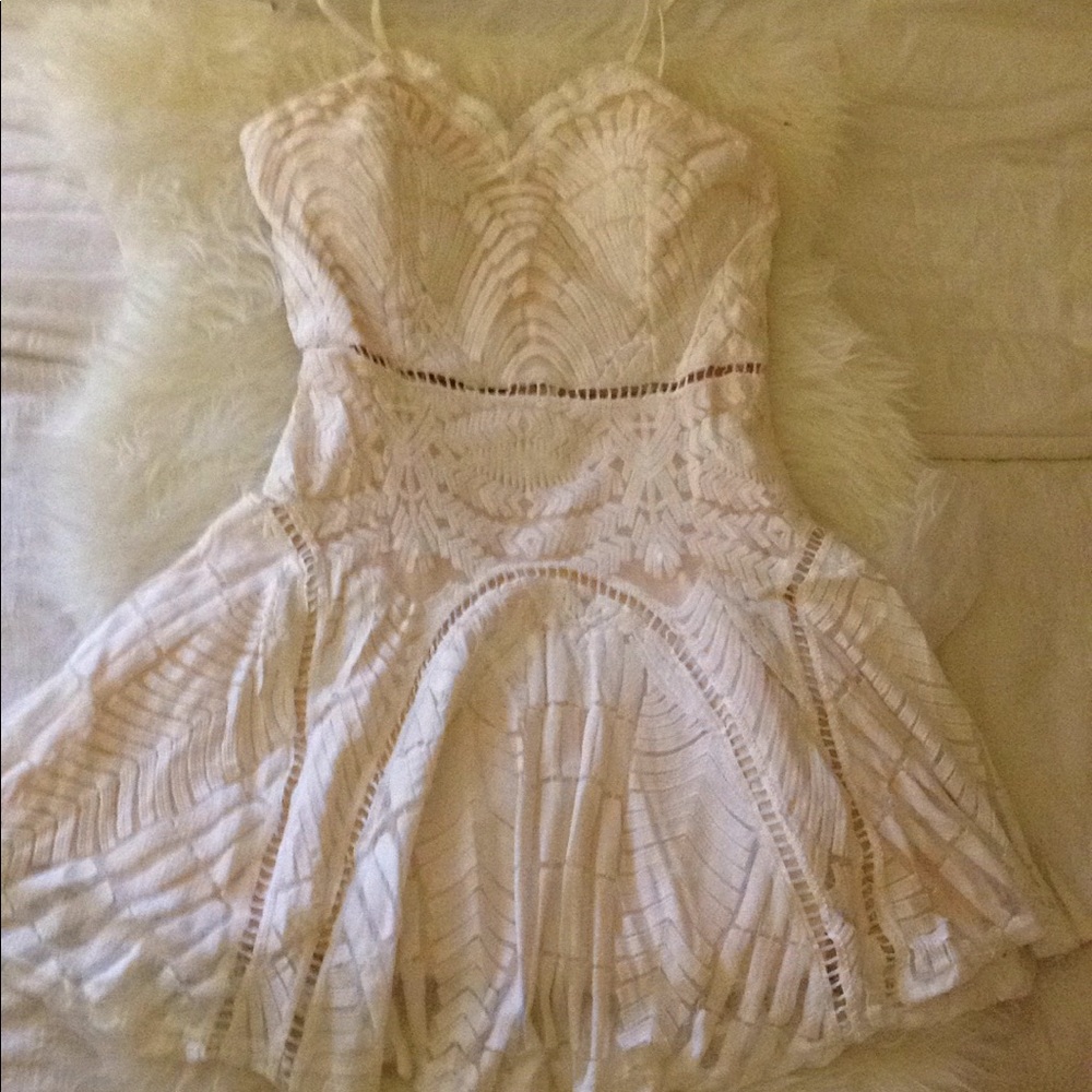 THE "LACEY"!  Ivory Lace dress - Picture 7 of 8